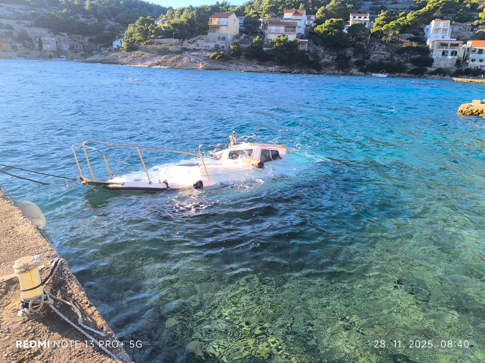 Galerija - Izvlaćenje broda s padobranom (4)